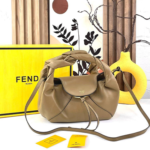 حقيبة فيندي "هوبو" بالجلد الناعم والمقبض المجدول (Fendi Soft Leather Hobo Bag) - جودة مطابقة للأصلي